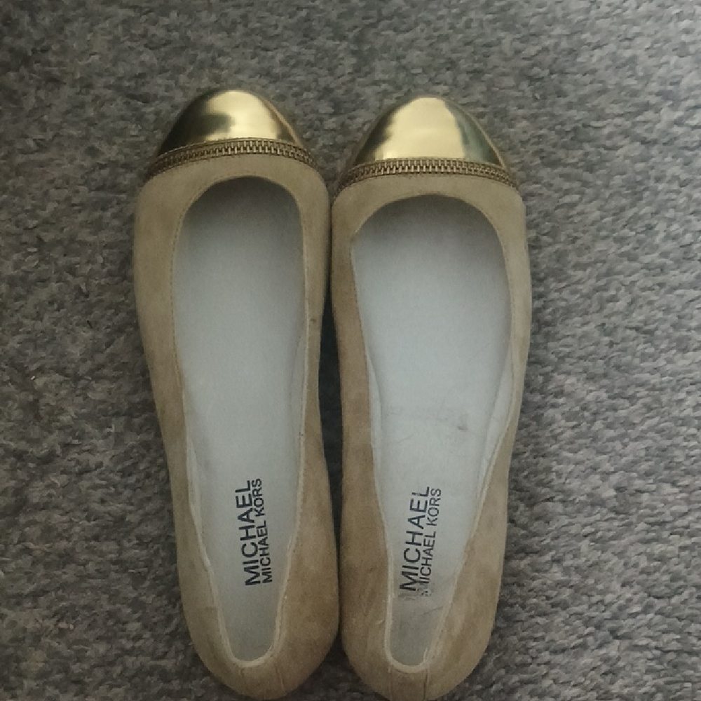 Michael Kors Tan Flats with Gold Cap Toe - Picture 1 of 1